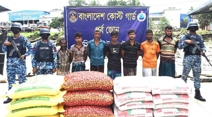 সাড়ে ১২ লাখ টাকার পণ্যসহ ৭ পাচারকারী আটক