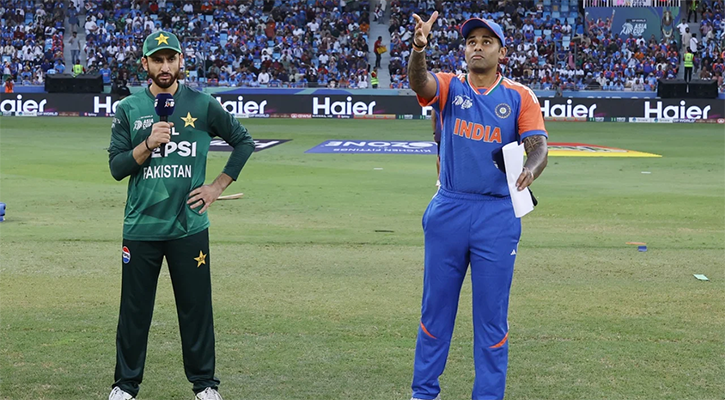 ‘নো হ্যান্ডশেক’ ফাইনাল ম্যাচেও, টস জিতে ফিল্ডিংয়ে ভারত