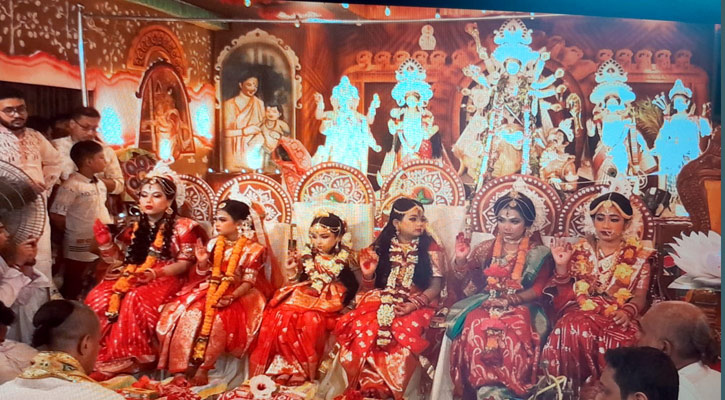 মহাঅষ্টমী: কুমারী পূজায় মাতৃরূপে ঈশ্বরের প্রার্থনা