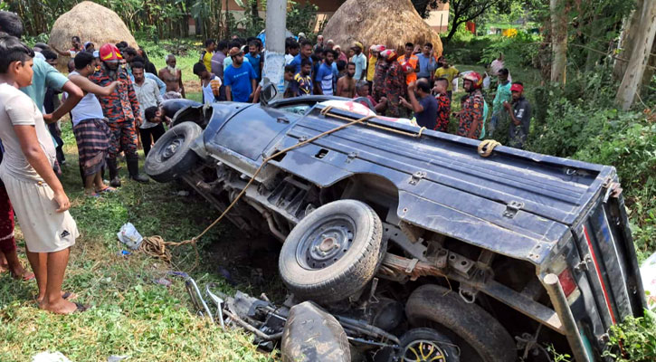 বগুড়ায় পিকআপভ্যানের ধাক্কায় মা-মেয়ে নিহত