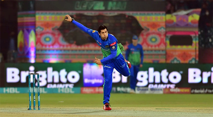 পাকিস্তান দলে চমক: ৩৮ বছর বয়সে অভিষেকের অপেক্ষায় আসিফ আফ্রিদি