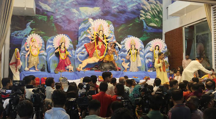 নবমীতে দেবীর বিদায়ের সুর
