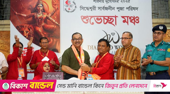 সিদ্ধেশ্বরী পূজা মণ্ডপ পরিদর্শনে ডিএমপি কমিশনার