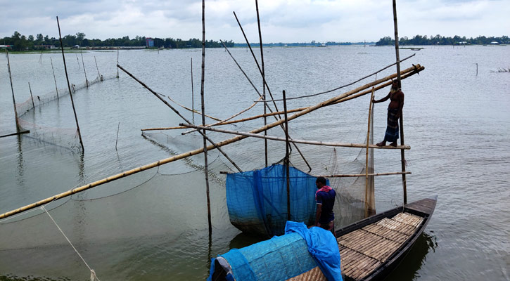 গোহালা নদীর আড়াই কিমি ইজারা, মাছ ধরতে দিতে হবে টাকা!