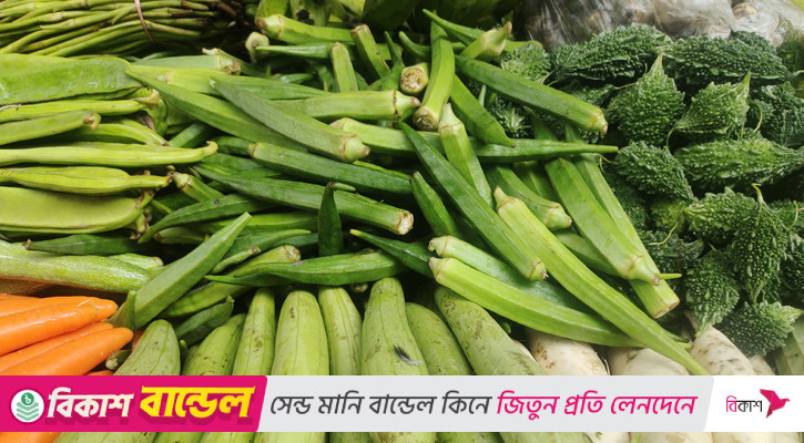 টানা বৃষ্টিতে চড়া সবজির বাজার, কাঁচামরিচের কেজি ৪০০ টাকা