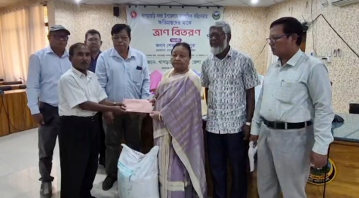 খাগড়াছড়িতে সহিংসতায় ক্ষতিগ্রস্তদের নগদ অর্থ সহায়তা