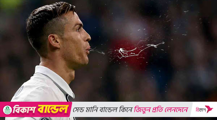 ফুটবলাররা মাঠে থুতু ফেলেন কেন?