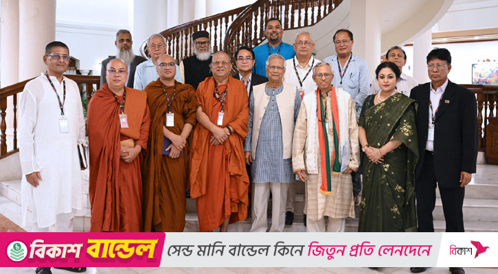 বৌদ্ধ ধর্মীয় নেতাদের সঙ্গে প্রধান উপদেষ্টার শুভেচ্ছা বিনিময়