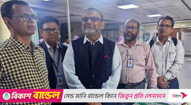 সৈয়দ মনজুরুল ইসলামকে দেখতে হাসপাতালে ঢাবি উপাচার্য
