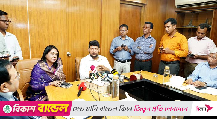 কোনো মিডিয়া বন্ধ হবে না, নতুন মিডিয়া দেব: তথ্য উপদেষ্টা