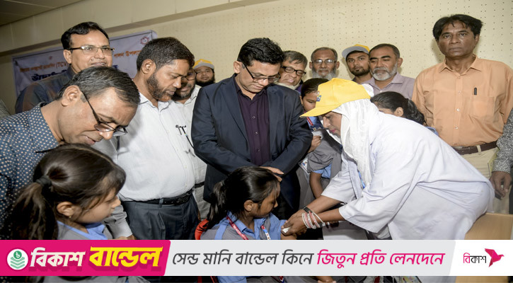 টাইফয়েড টিকাদান ক্যাম্পেইন উদ্বোধন করলেন কেসিসি প্রশাসক
