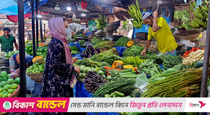 উচ্চমূল্যের চাপে মধ্যবিত্ত হয়ে যাচ্ছে নিম্নবিত্ত