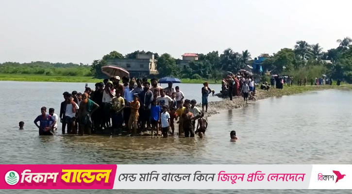 বিলে নেমে ভেসে গেলেন বাবা, ছেলে উদ্ধার