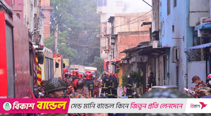 মিরপুরে আগুন: পোশাক কারখানায় ১৬ লাশ, ছাদে ছিল তালা