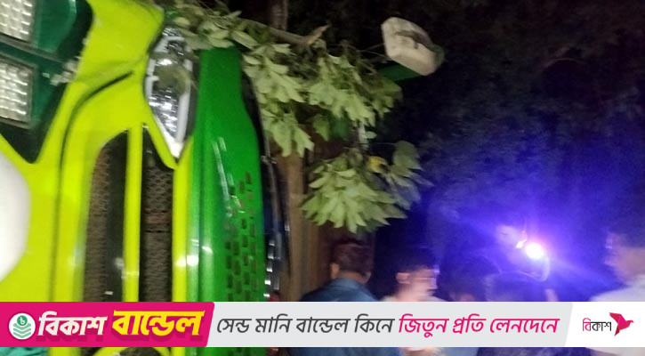 কাশিয়ানীতে বাস উল্টে নিহত ১, আহত ২৫
