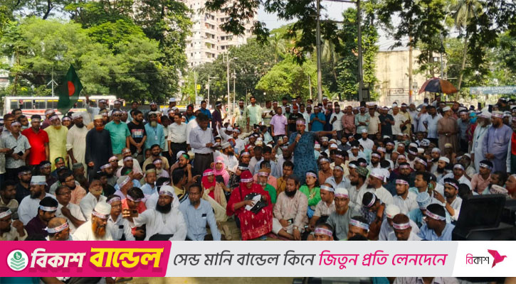 ‘বাকি আছে এক ঘণ্টা, আমাদের দাবি মেনে নিন’