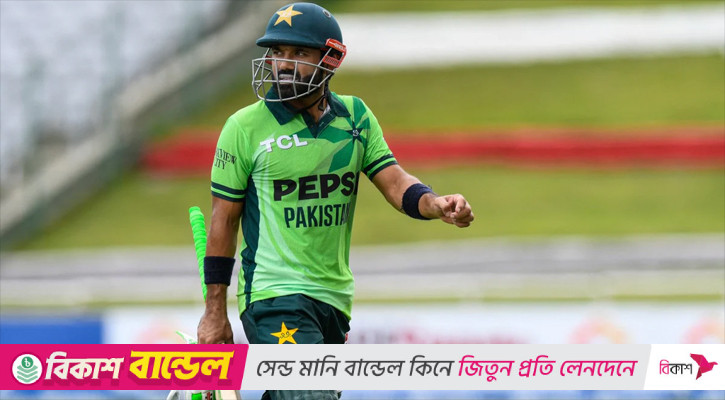 ‘ড্রেসিংরুমে ধর্মীয় সংস্কৃতি’ পছন্দ ছিল না পাকিস্তান কোচের, তাই অধিনায়কত্ব গেল রিজওয়ানের!