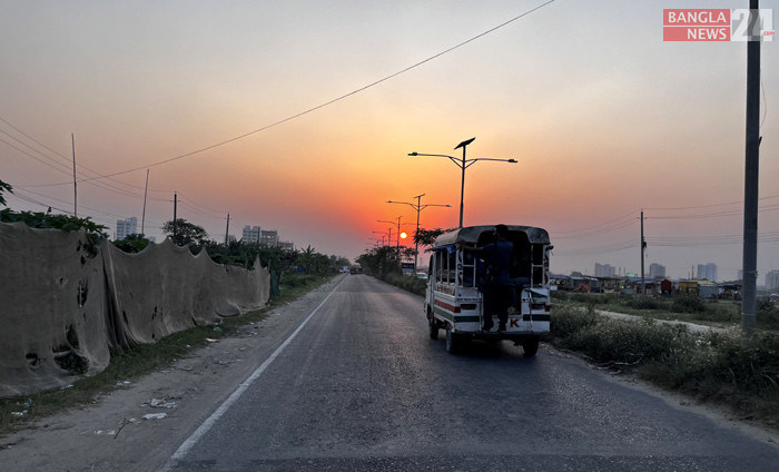 সূর্যাস্তের বিস্ময়কর সৌন্দর্য। ঢাকার উত্তরা দিয়াবাড়ি থেকে ছবি তুলেছেন রাজিন চৌধুরী।